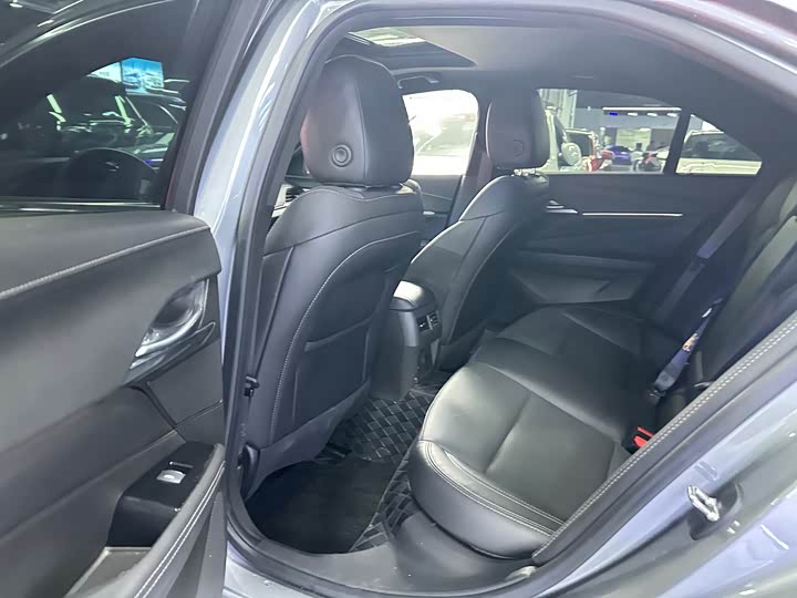 Фото 11 - Cadillac CT4