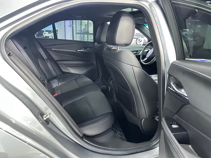 Фото 13 - Cadillac CT4