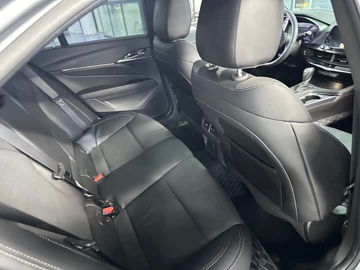 Фото 14 - Cadillac CT4