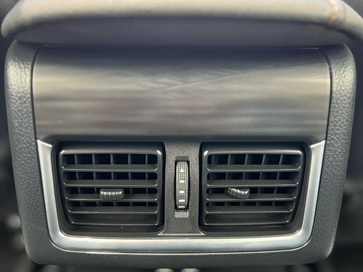 Фото 16 - Toyota Camry