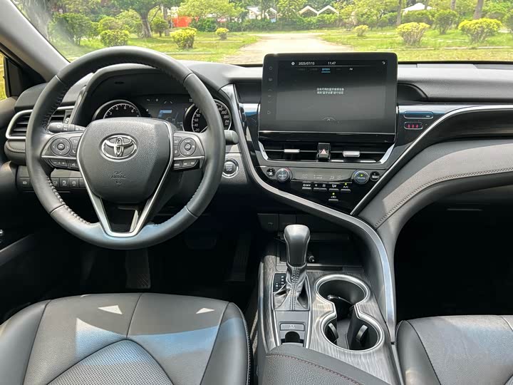 Фото 17 - Toyota Camry