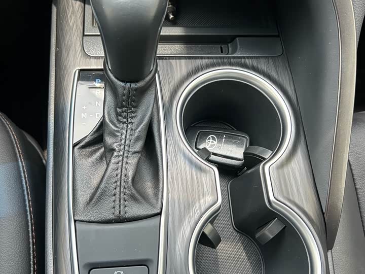 Фото 21 - Toyota Camry