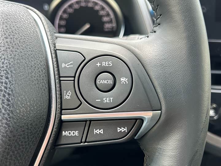 Фото 22 - Toyota Camry