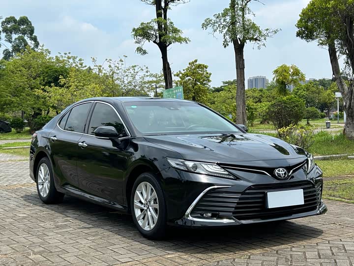 Фото 3 - Toyota Camry