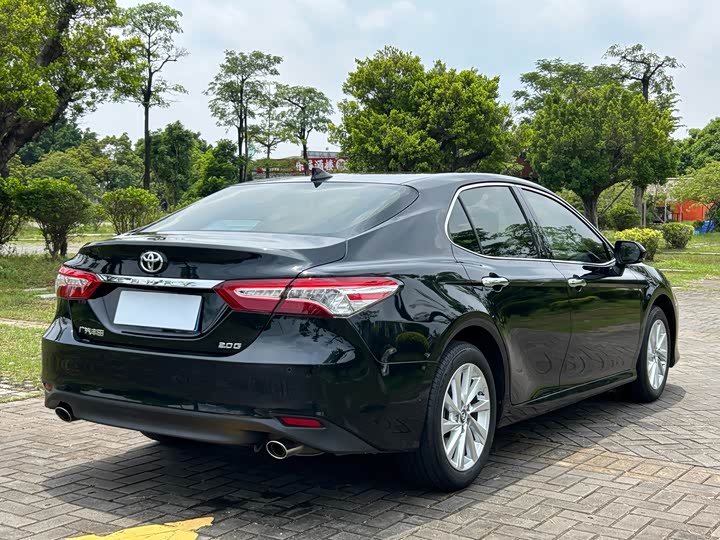 Фото 5 - Toyota Camry