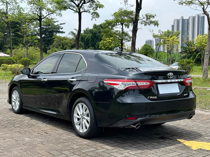 Фото 7 - Toyota Camry