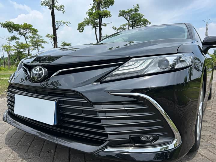 Фото 8 - Toyota Camry