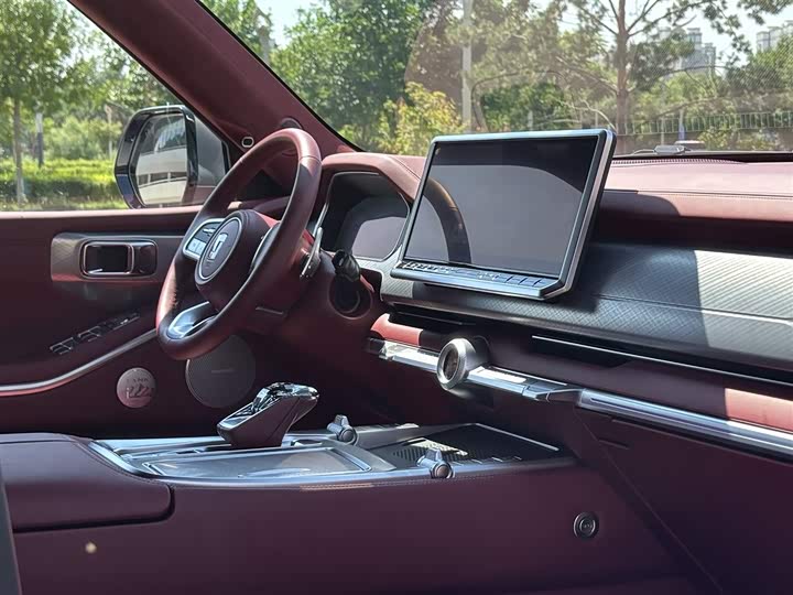 Фото 10 - Tank 700 Hybrid