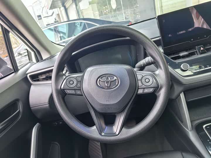 Фото 10 - Toyota Corolla Cross