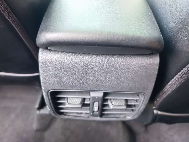 Фото 14 - Toyota Corolla Cross