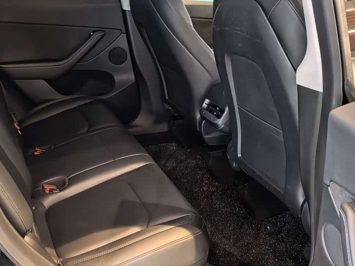 Фото 13 - Tesla Model Y