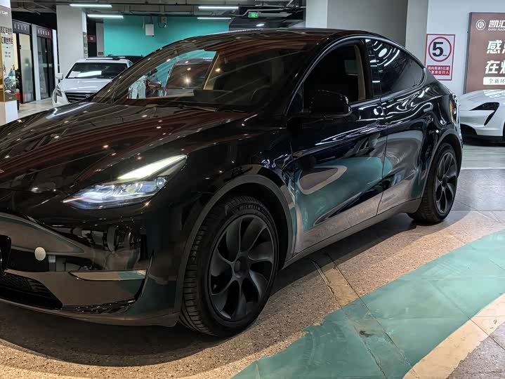 Фото 2 - Tesla Model Y