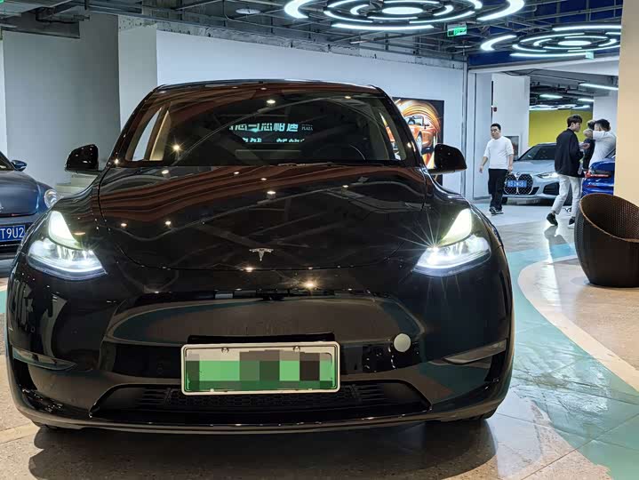 Фото 3 - Tesla Model Y