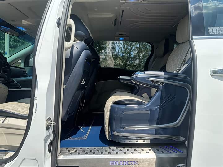 Фото 10 - Buick GL8 ES