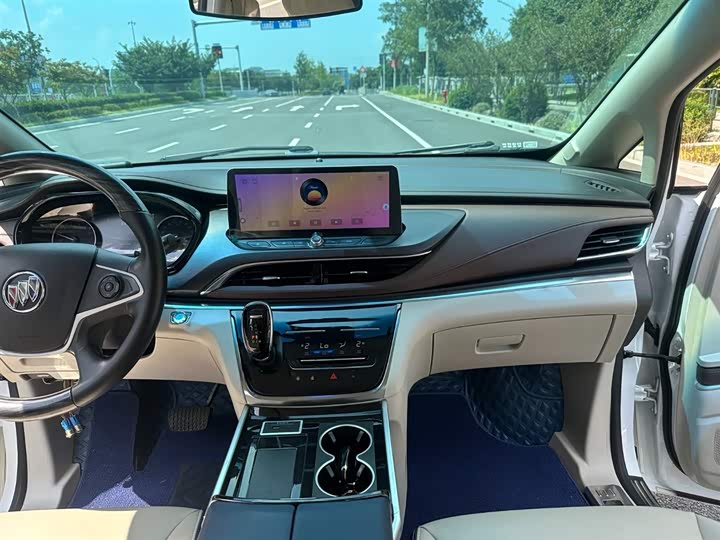 Фото 8 - Buick GL8 ES