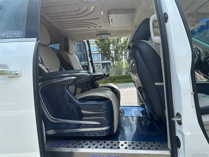 Фото 9 - Buick GL8 ES