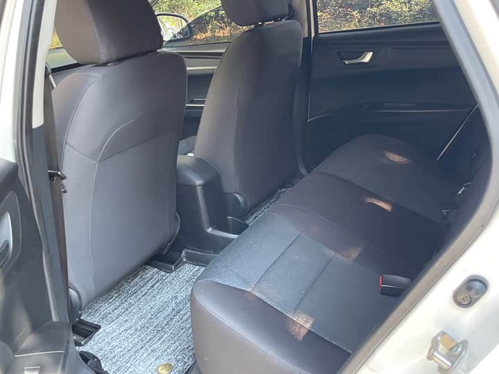 Фото 10 - Bestune B30 EV