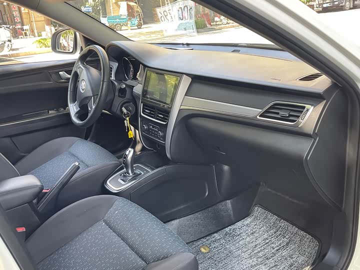 Фото 11 - Bestune B30 EV