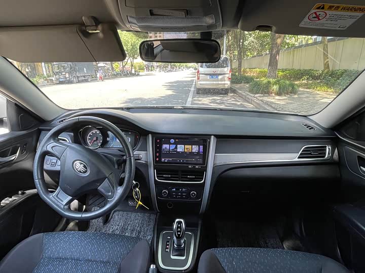 Фото 12 - Bestune B30 EV