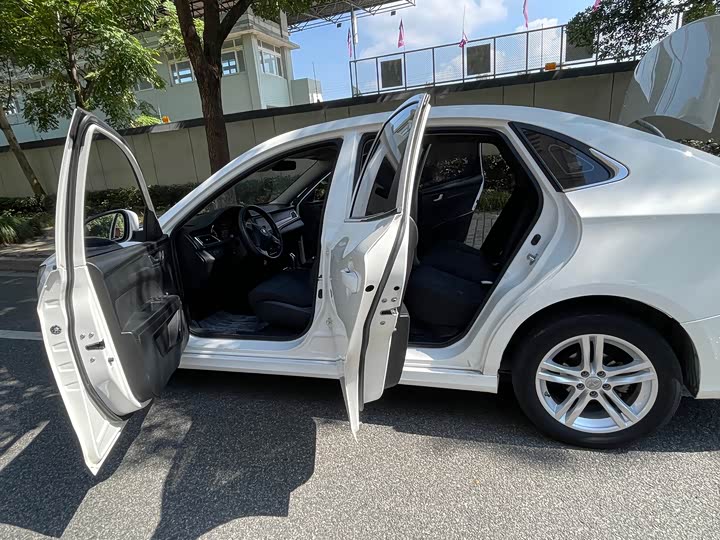 Фото 14 - Bestune B30 EV