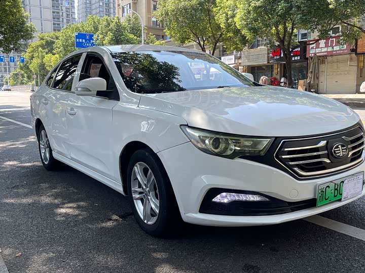 Фото 3 - Bestune B30 EV