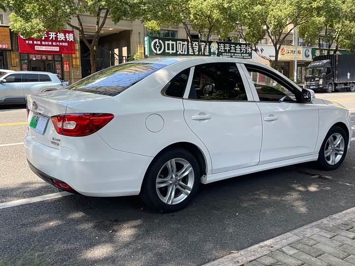 Фото 4 - Bestune B30 EV