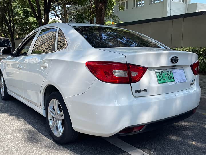 Фото 6 - Bestune B30 EV