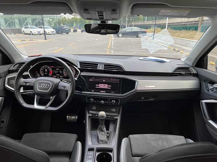 Фото 22 - Audi Q3