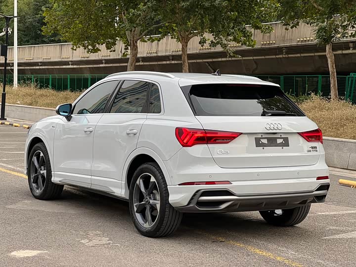 Фото 4 - Audi Q3