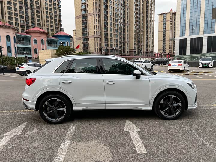 Фото 8 - Audi Q3