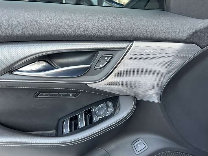 Фото 8 - Cadillac CT5