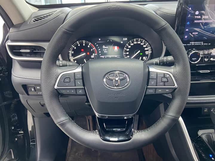 Фото 13 - Toyota Highlander