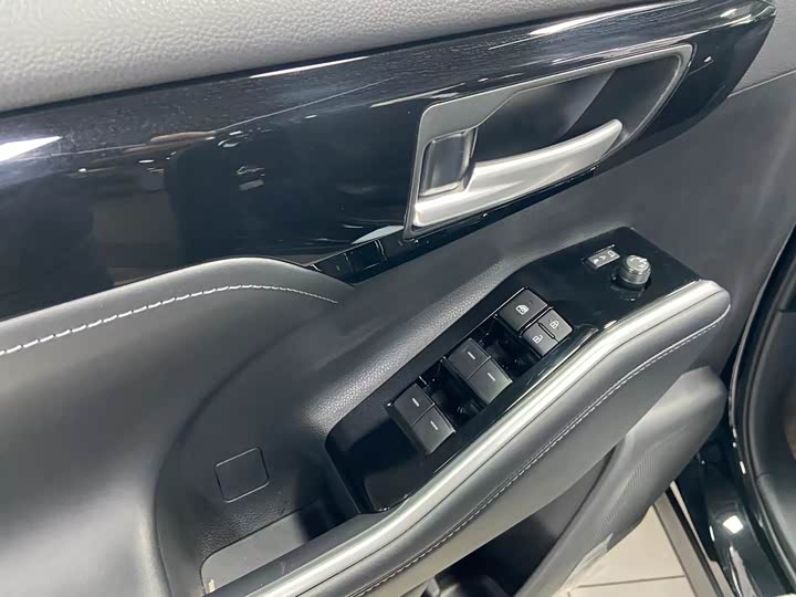 Фото 14 - Toyota Highlander