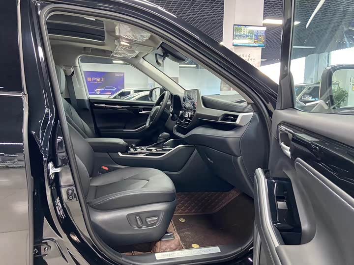 Фото 18 - Toyota Highlander