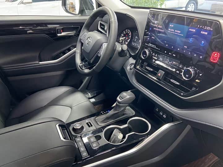 Фото 20 - Toyota Highlander