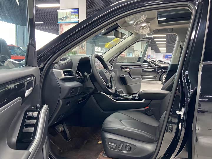 Фото 8 - Toyota Highlander