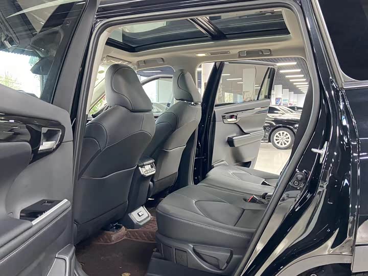 Фото 9 - Toyota Highlander