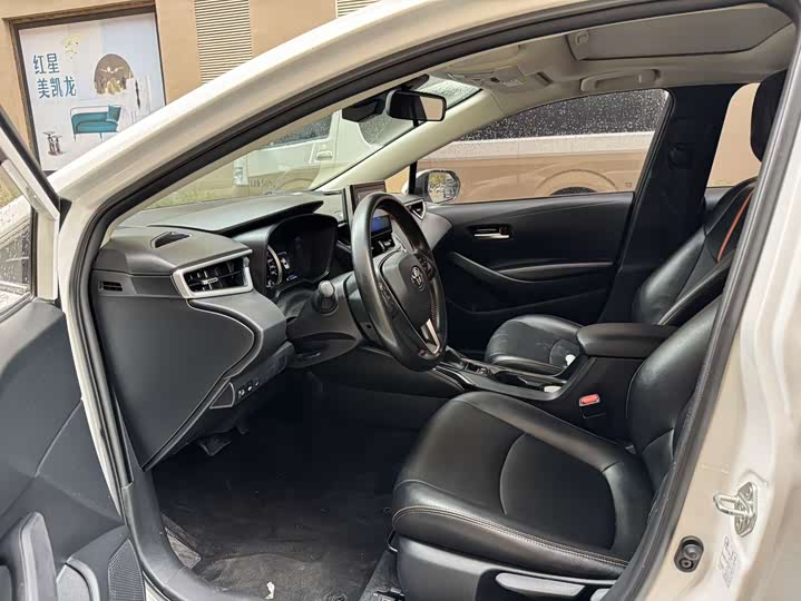 Фото 4 - Toyota Corolla