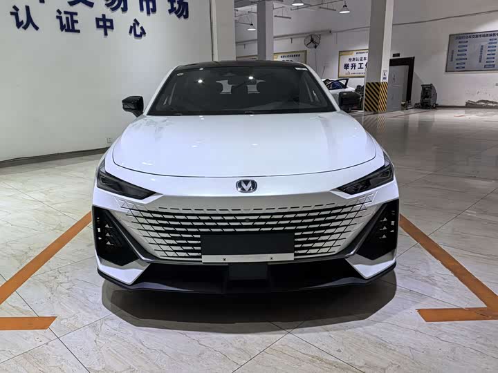 Фото 2 - Changan UNI-V