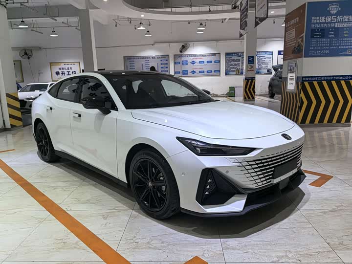 Фото 3 - Changan UNI-V