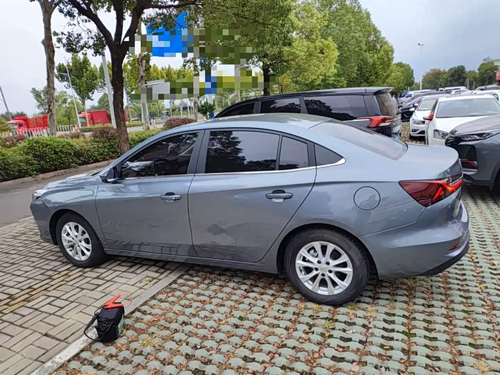 Фото 5 - Roewe i5