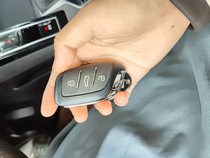 Фото 9 - Roewe i5