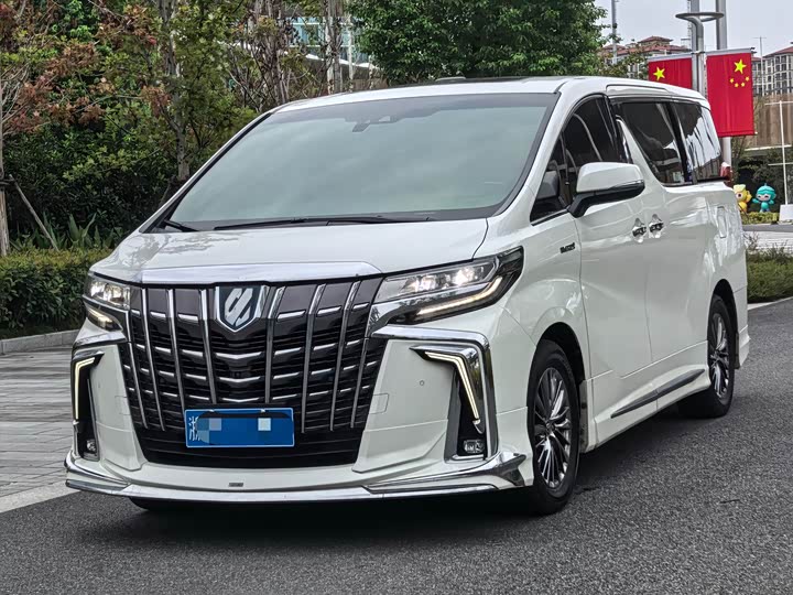 Фото 1 - Toyota Alphard