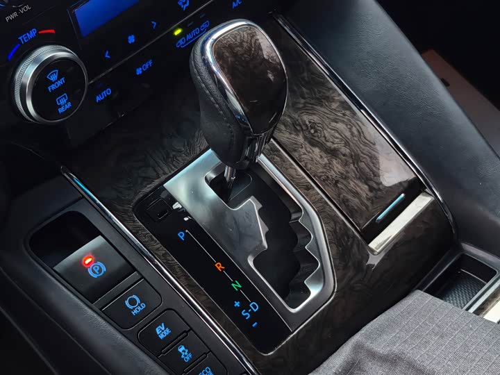 Фото 14 - Toyota Alphard