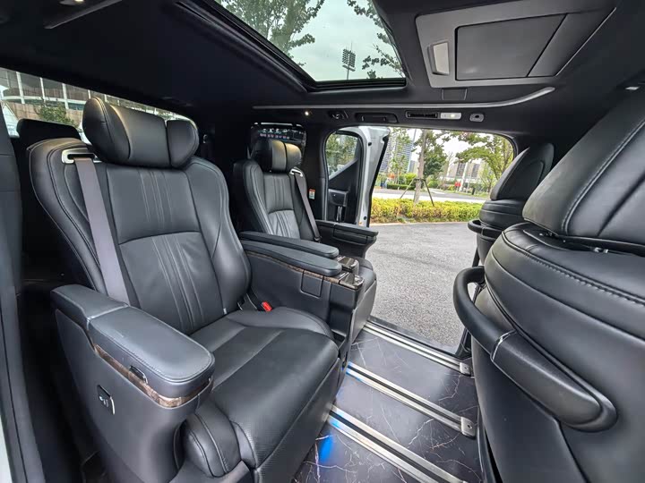 Фото 16 - Toyota Alphard