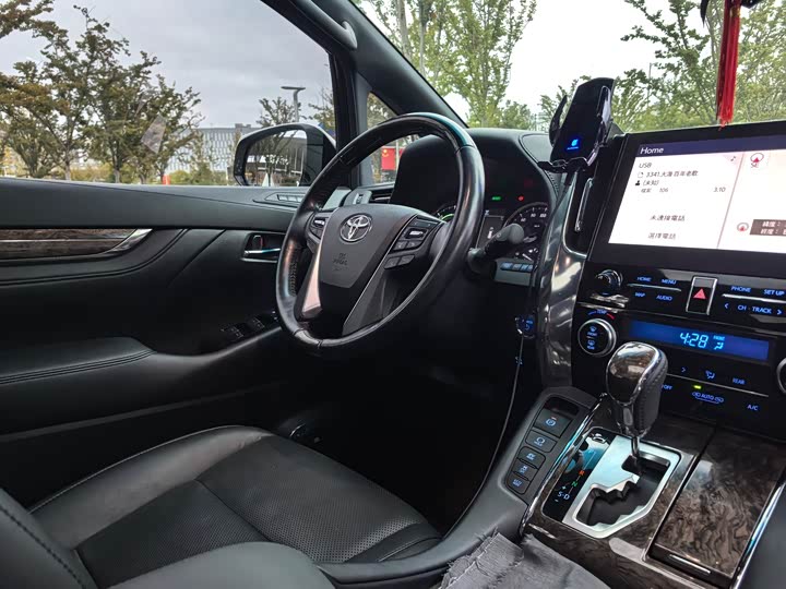 Фото 17 - Toyota Alphard