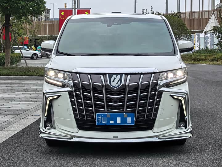 Фото 2 - Toyota Alphard