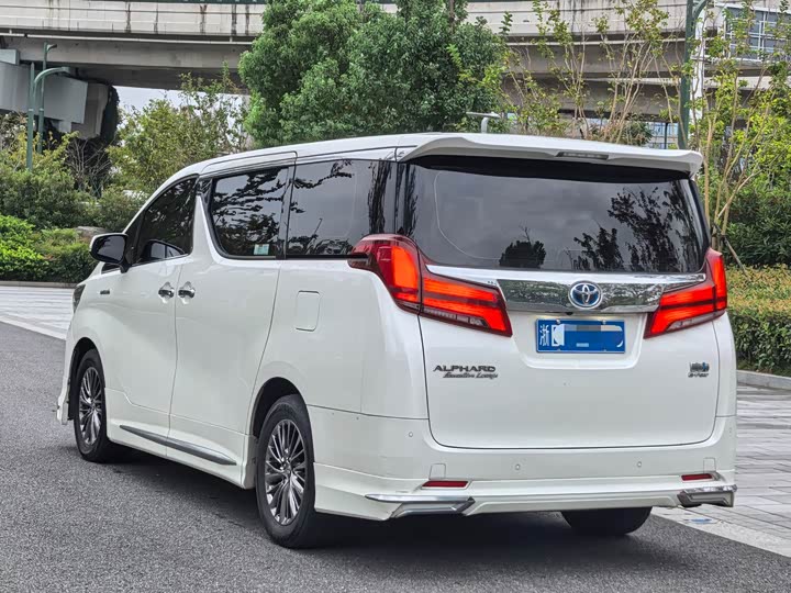 Фото 4 - Toyota Alphard