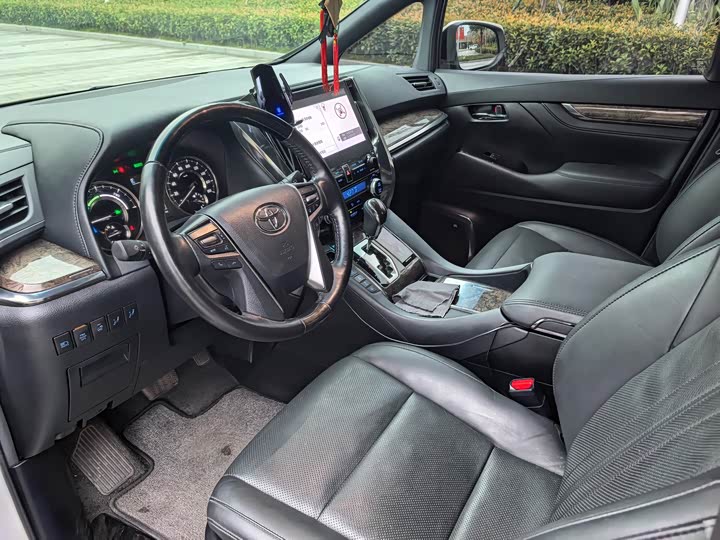 Фото 9 - Toyota Alphard