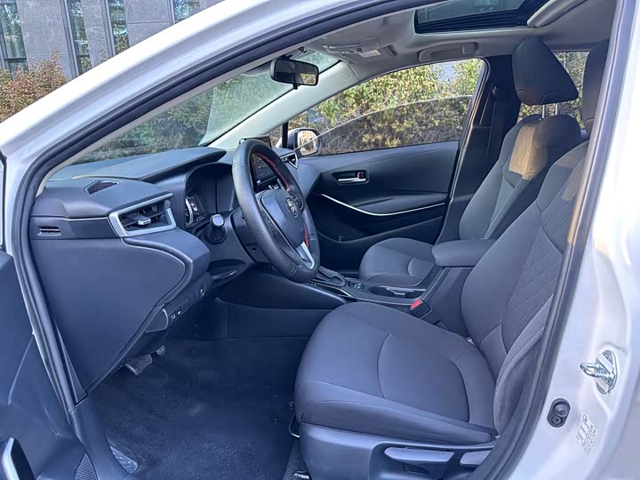 Фото 16 - Toyota Corolla